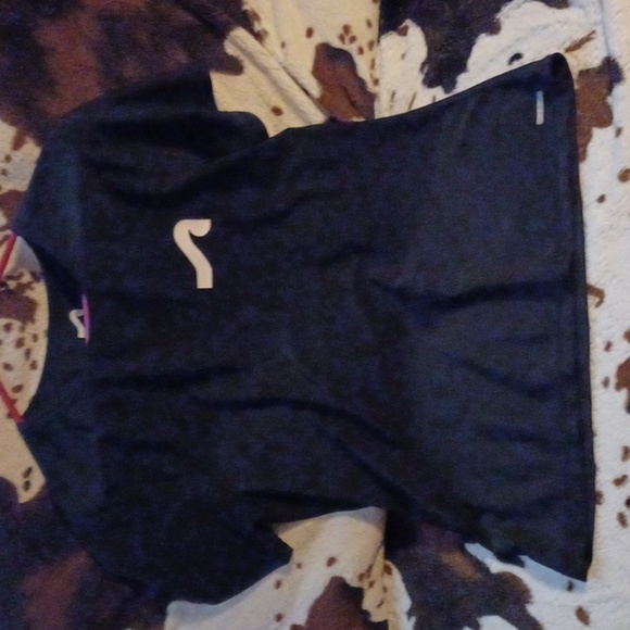 SURF STYLE, HEAT GEAR, AND SO. WOMENS SHIRT BUNDLE, AND SIZE LARGE. - Picture 2 of 7